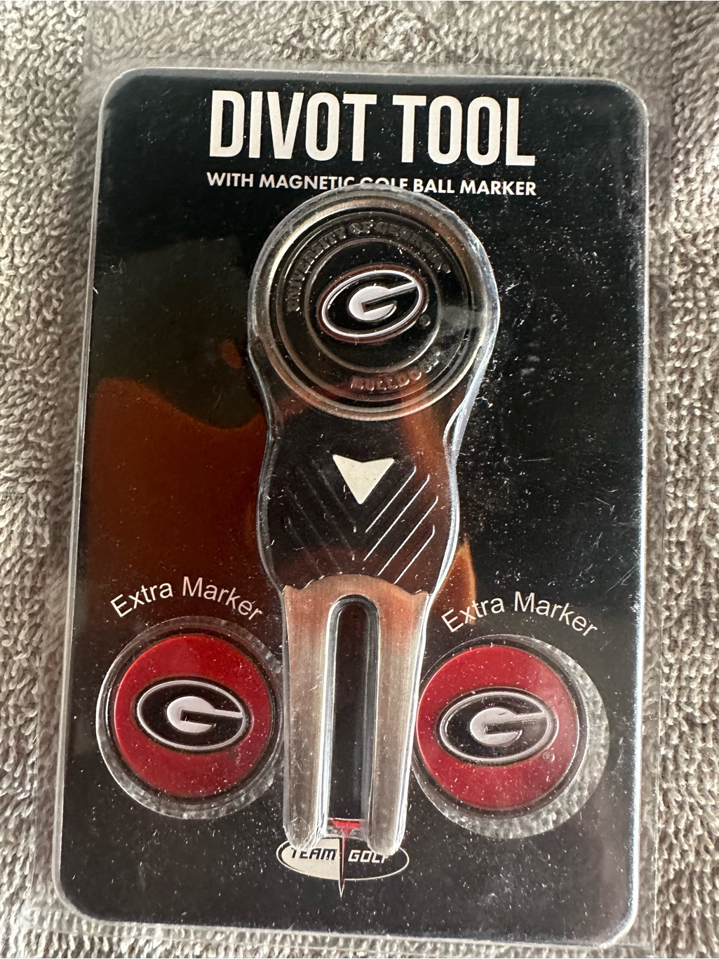 Black And Red Divot Tool With Magnetic Ball Marker